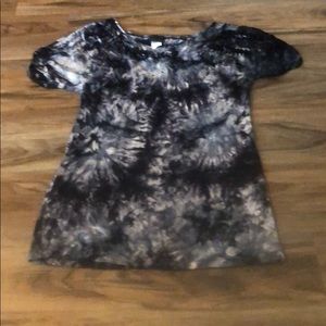 Daytrip size Large tie dye gray/black shirt.